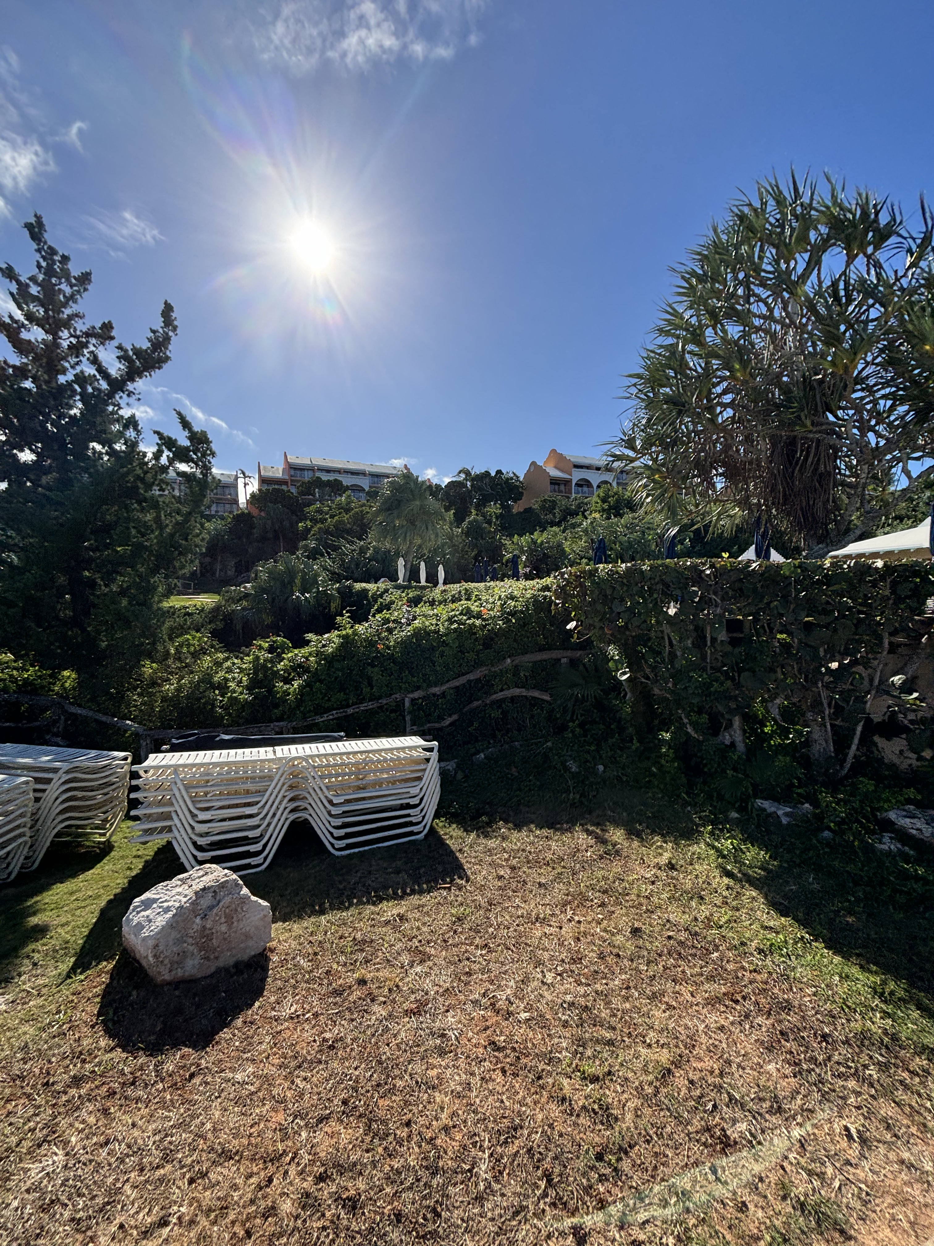 Bermuda: Grotta Bay Far Away